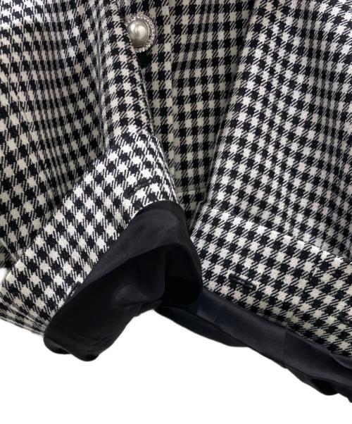 FOXEY BOUTIQUE（フォクシー ブティック）FOXEY BOUTIQUE (フォクシー ブティック) ノーカラーパールボタンジャケット ホワイト×ブラック サイズ:38の古着・服飾アイテム