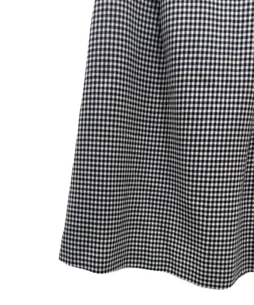 FOXEY（フォクシー）FOXEY (フォクシー) パールボタンスカート ホワイト×ブラック サイズ:40の古着・服飾アイテム