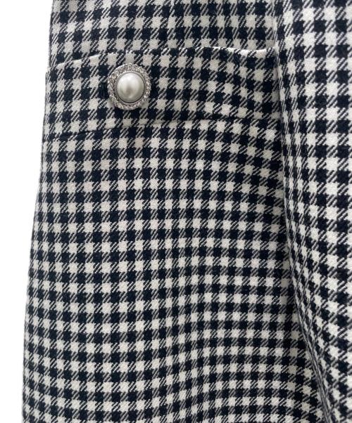 FOXEY（フォクシー）FOXEY (フォクシー) パールボタンスカート ホワイト×ブラック サイズ:40の古着・服飾アイテム