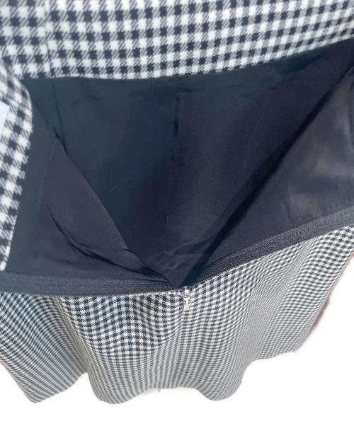 FOXEY（フォクシー）FOXEY (フォクシー) パールボタンスカート ホワイト×ブラック サイズ:40の古着・服飾アイテム
