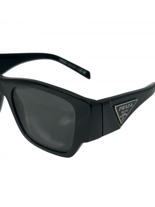 PRADA（プラダ）PRADA (プラダ) トライアングルロゴ サングラス ブラック サイズ:54?20の古着・服飾アイテム