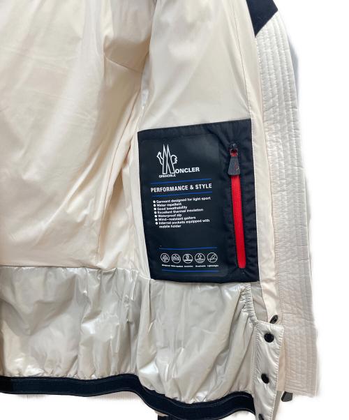 MONCLER GRENOBLE（モンクレール グルノーブル）MONCLER GRENOBLE (モンクレール グルノーブル) GRENOBLE Lamouraダウンジャケット アイボリーの古着・服飾アイテム