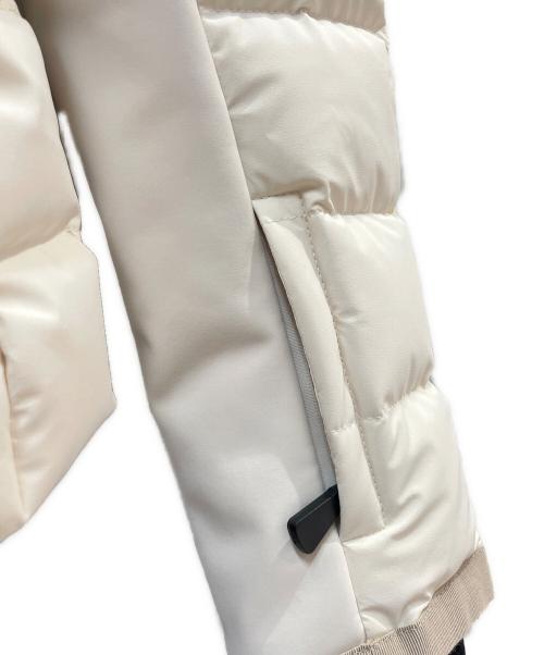 MONCLER GRENOBLE（モンクレール グルノーブル）MONCLER GRENOBLE (モンクレール グルノーブル) GRENOBLE Lamouraダウンジャケット アイボリーの古着・服飾アイテム