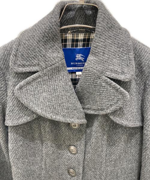 BURBERRY BLUE LABEL（バーバリー ブルー レーベル）BURBERRY BLUE LABEL (バーバリーロンドンブルーレーベル) ウールフリルデザインコート ライトグレー サイズ:36の古着・服飾アイテム