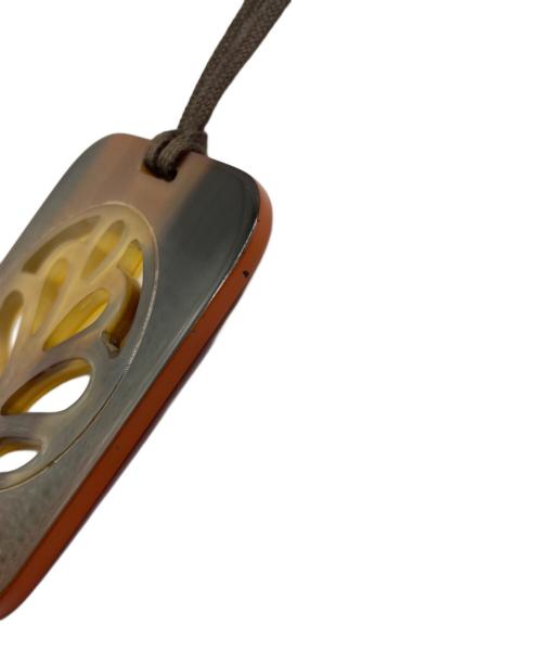 HERMES（エルメス）HERMES (エルメス) バッファローホーンペンダントネックレス ブラウン×オレンジの古着・服飾アイテム