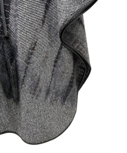 Emilio Pucci（エミリオ プッチ）Emilio Pucci (エミリオ プッチ)  ケープ ブラック×ホワイト サイズ:FREEの古着・服飾アイテム