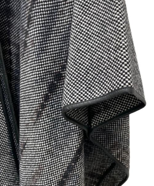 Emilio Pucci（エミリオ プッチ）Emilio Pucci (エミリオ プッチ)  ケープ ブラック×ホワイト サイズ:FREEの古着・服飾アイテム