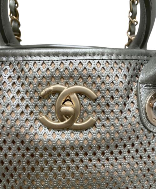 CAHNEL（シャネル）CAHNEL (シャネル) フレンチリビエラ / ココマーク パンチングメッシュ 2WAYバッグ シルバーの古着・服飾アイテム