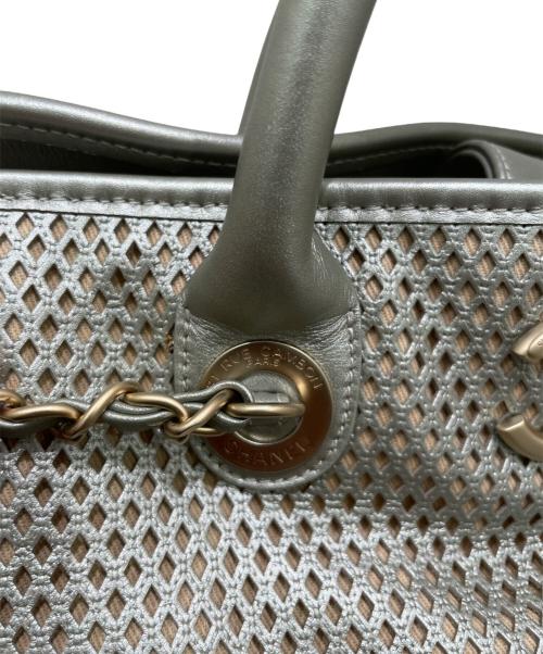 CAHNEL（シャネル）CAHNEL (シャネル) フレンチリビエラ / ココマーク パンチングメッシュ 2WAYバッグ シルバーの古着・服飾アイテム