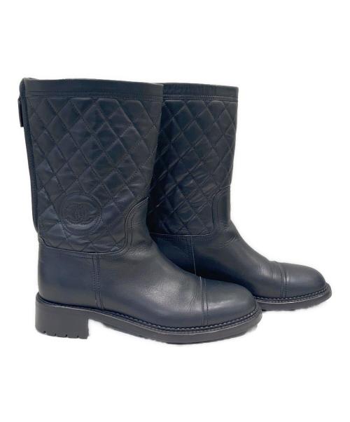CHANEL（シャネル）CHANEL (シャネル) ココマーク マトラッセ バックジップ レザーブーツ ブラック サイズ:38 1/2の古着・服飾アイテム