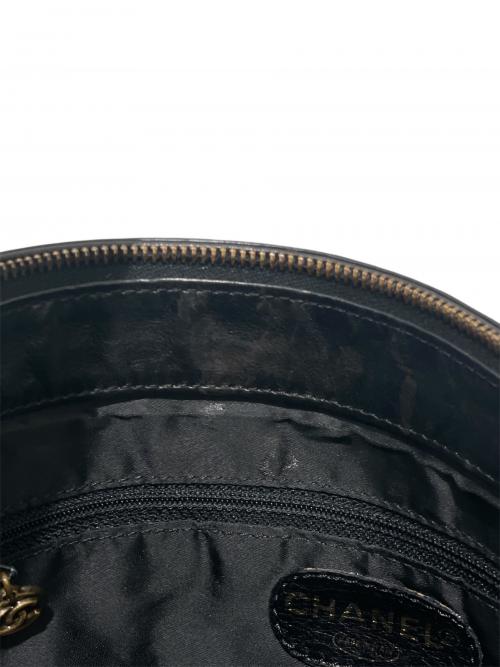 CHANEL（シャネル）CHANEL (シャネル) ココマークフリンジレザーショルダーバッグ ブラックの古着・服飾アイテム