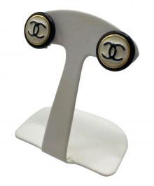 CHANEL（シャネル）の古着「ココマークイヤリング」｜ブラック×ホワイト