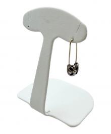 CHROME HEARTS（クロムハーツ）の古着「セーフティーピンCHプラススモールピアス」｜シルバー