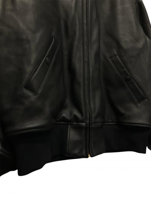 COMOLI（コモリ）COMOLI (コモリ) カーフスキンジップブルゾンレザージャケット ブラック サイズ:2の古着・服飾アイテム