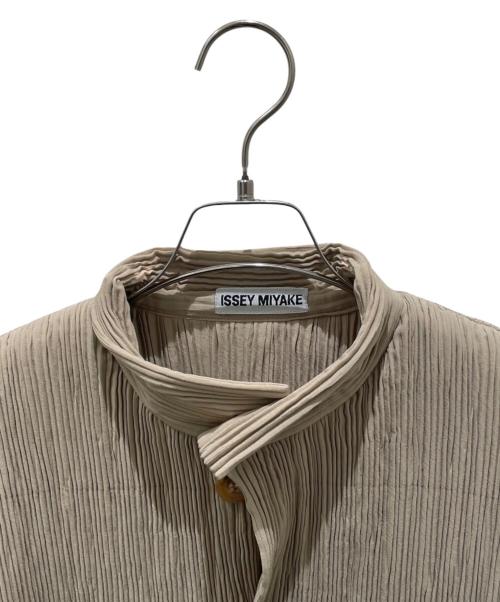 ISSEY MIYAKE（イッセイミヤケ）ISSEY MIYAKE (イッセイミヤケ) プリーツジャケット カーキ サイズ:Mの古着・服飾アイテム