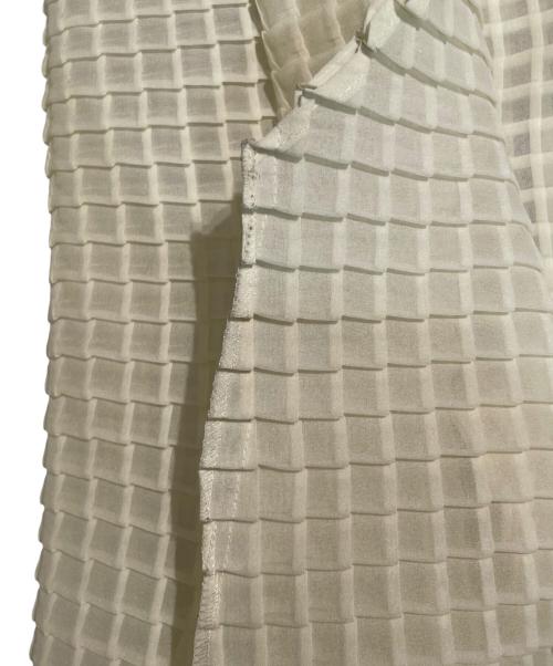 ISSEY MIYAKE（イッセイミヤケ）ISSEY MIYAKE (イッセイミヤケ) ワッフル ノースリーブ ブラウス アイボリー サイズ:2の古着・服飾アイテム