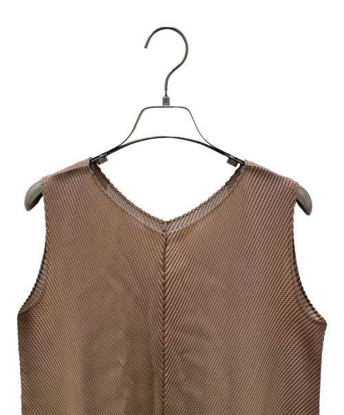 ISSEY MIYAKE（イッセイミヤケ）ISSEY MIYAKE (イッセイミヤケ) 斜めプリーツノースリーブワンピース ブラウン サイズ:2の古着・服飾アイテム