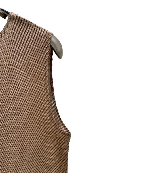 ISSEY MIYAKE（イッセイミヤケ）ISSEY MIYAKE (イッセイミヤケ) 斜めプリーツノースリーブワンピース ブラウン サイズ:2の古着・服飾アイテム