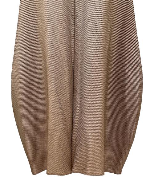ISSEY MIYAKE（イッセイミヤケ）ISSEY MIYAKE (イッセイミヤケ) 斜めプリーツノースリーブワンピース ブラウン サイズ:2の古着・服飾アイテム
