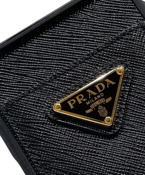 PRADA（プラダ）PRADA (プラダ) サフィアーノレザー iPhone 17 Pro用ケース サイズ: iPhone 17 Pro 未使用品の古着・服飾アイテム