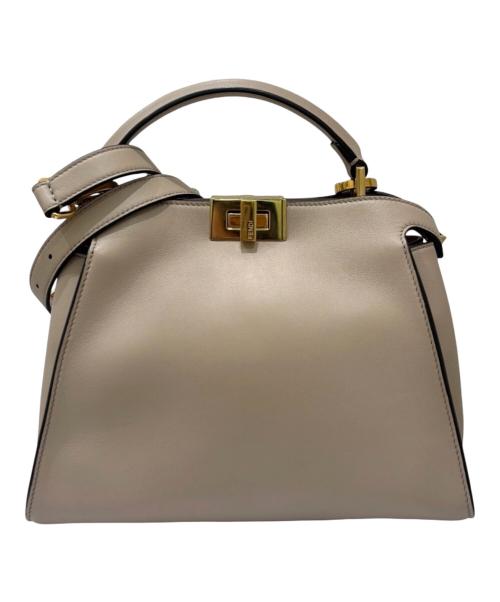 FENDI（フェンディ）FENDI (フェンディ) ピーカブー アイコニック エッセンシャリー アイボリー サイズ:ミディアムの古着・服飾アイテム