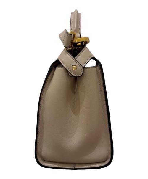 FENDI（フェンディ）FENDI (フェンディ) ピーカブー アイコニック エッセンシャリー アイボリー サイズ:ミディアムの古着・服飾アイテム