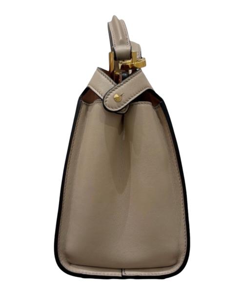 FENDI（フェンディ）FENDI (フェンディ) ピーカブー アイコニック エッセンシャリー アイボリー サイズ:ミディアムの古着・服飾アイテム