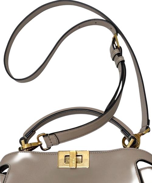 FENDI（フェンディ）FENDI (フェンディ) ピーカブー アイコニック エッセンシャリー アイボリー サイズ:ミディアムの古着・服飾アイテム