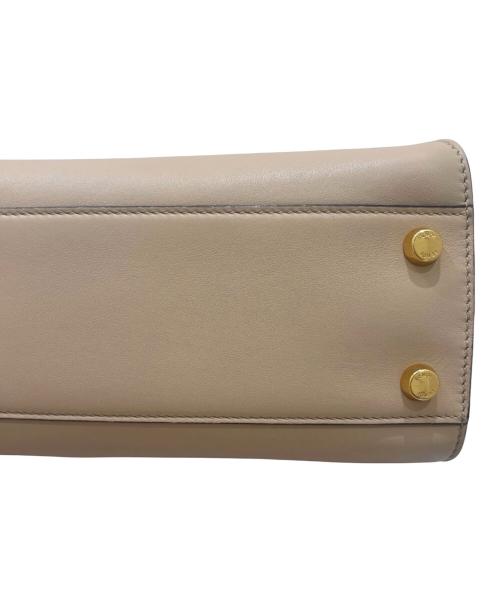 FENDI（フェンディ）FENDI (フェンディ) ピーカブー アイコニック エッセンシャリー アイボリー サイズ:ミディアムの古着・服飾アイテム
