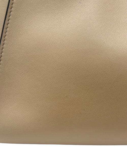 FENDI（フェンディ）FENDI (フェンディ) ピーカブー アイコニック エッセンシャリー アイボリー サイズ:ミディアムの古着・服飾アイテム