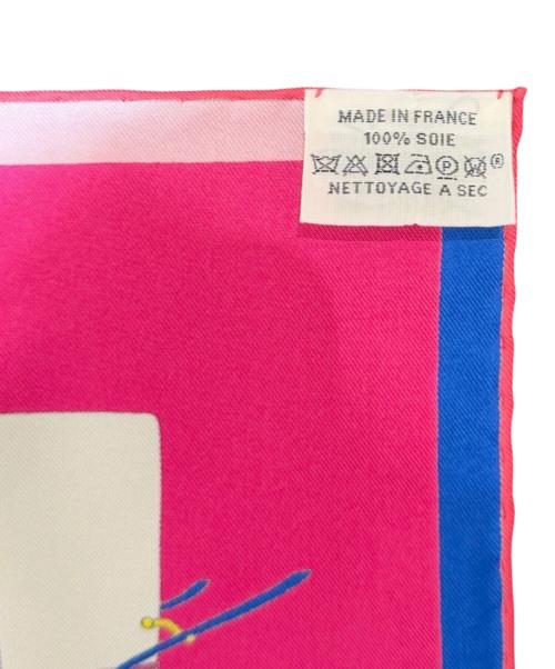 HERMES（エルメス）HERMES (エルメス) カレ90《VOITURES EXQUISES（精巧な馬車》 ショッキングピンク 未使用品の古着・服飾アイテム