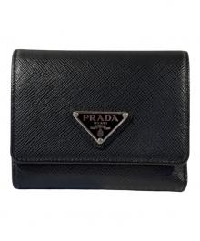 PRADA（プラダ）の古着「サフィアーノトライアングル 財布」｜ブラック