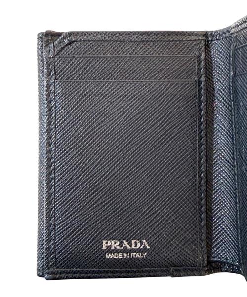 PRADA（プラダ）PRADA (プラダ) サフィアーノトライアングル 財布 ブラックの古着・服飾アイテム