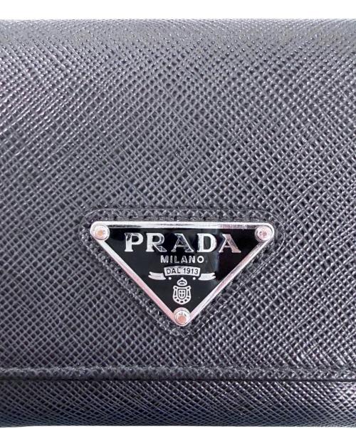 PRADA（プラダ）PRADA (プラダ) サフィアーノトライアングル 財布 ブラックの古着・服飾アイテム