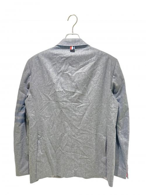 Thom Browne（トムブラウン）Thom Browne (トムブラウン) 平織り4-BARクラシックスポーツコート/MJC001A ライトグレー サイズ:3の古着・服飾アイテム