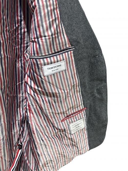 Thom Browne（トムブラウン）Thom Browne (トムブラウン) 平織り4-BARクラシックスポーツコート/MJC001A ライトグレー サイズ:3の古着・服飾アイテム