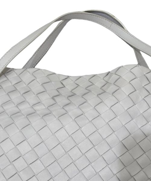 BOTTEGA VENETA（ボッテガベネタ）BOTTEGA VENETA (ボッテガベネタ) イントレチャートハンドバッグ ホワイトの古着・服飾アイテム