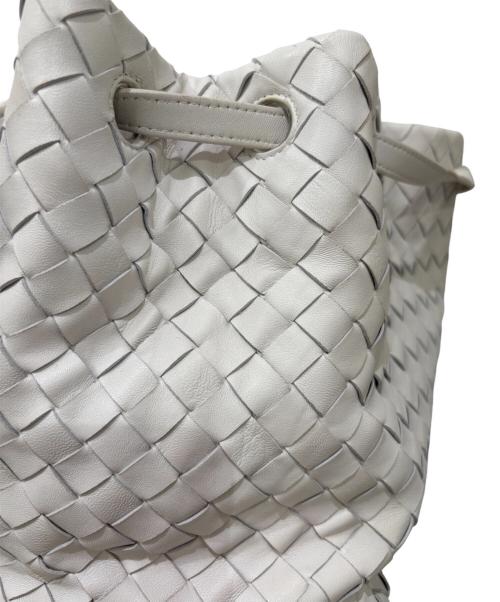 BOTTEGA VENETA（ボッテガベネタ）BOTTEGA VENETA (ボッテガベネタ) イントレチャートハンドバッグ ホワイトの古着・服飾アイテム