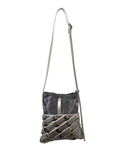 ISSEY MIYAKE（イッセイミヤケ）ISSEY MIYAKE (イッセイミヤケ) SPIRAL GRID ショルダーバッグ グレーの古着・服飾アイテム