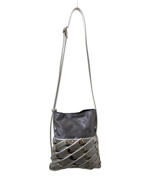 ISSEY MIYAKE（イッセイミヤケ）ISSEY MIYAKE (イッセイミヤケ) SPIRAL GRID ショルダーバッグ グレーの古着・服飾アイテム