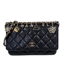 CHANEL（シャネル）の古着「チャーム付チェーンウォレットバッグ」｜ブラック