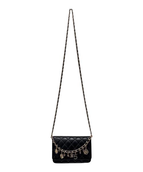 CHANEL（シャネル）CHANEL (シャネル) チャーム付チェーンウォレットバッグ ブラックの古着・服飾アイテム