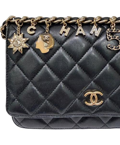 CHANEL（シャネル）CHANEL (シャネル) チャーム付チェーンウォレットバッグ ブラックの古着・服飾アイテム