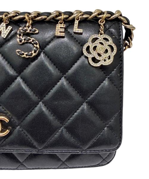 CHANEL（シャネル）CHANEL (シャネル) チャーム付チェーンウォレットバッグ ブラックの古着・服飾アイテム