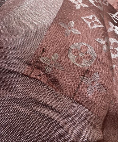 LOUIS VUITTON（ルイ ヴィトン）LOUIS VUITTON (ルイ ヴィトン) シルクロゴストール ブラウン サイズ:-の古着・服飾アイテム