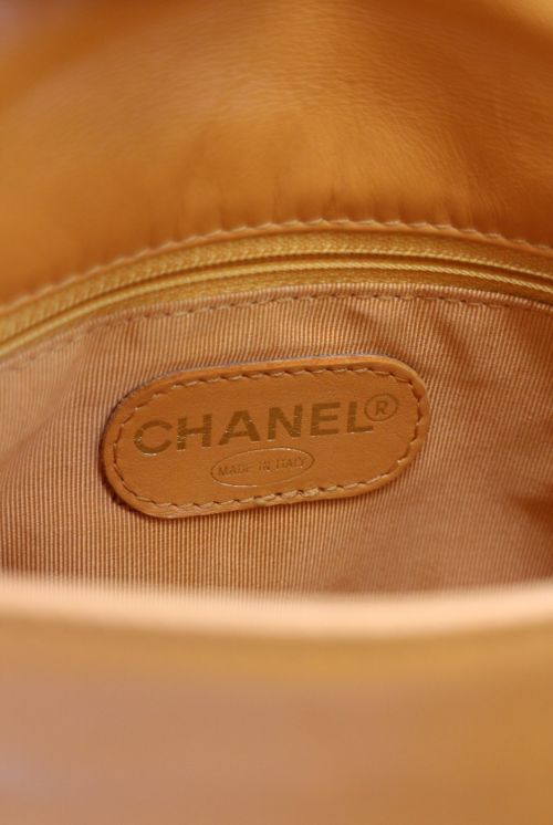 CHANEL（シャネル）CHANEL (シャネル) ココマークステッチショルダーバッグ オレンジ サイズ:-の古着・服飾アイテム