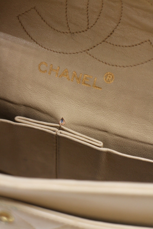 CHANEL（シャネル）CHANEL (シャネル) ダブルフラップマトラッセ ベージュ サイズ:23の古着・服飾アイテム