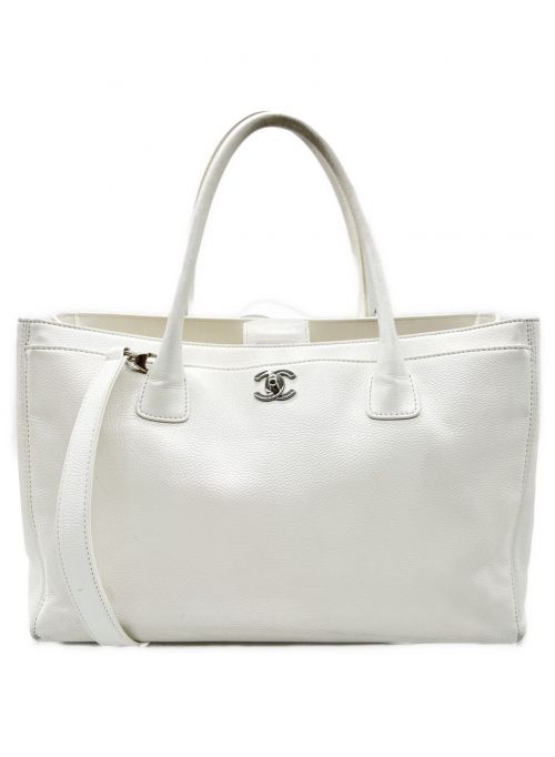 CHANEL（シャネル）CHANEL (シャネル) エグゼクティブトートバッグ ホワイト サイズ:-の古着・服飾アイテム