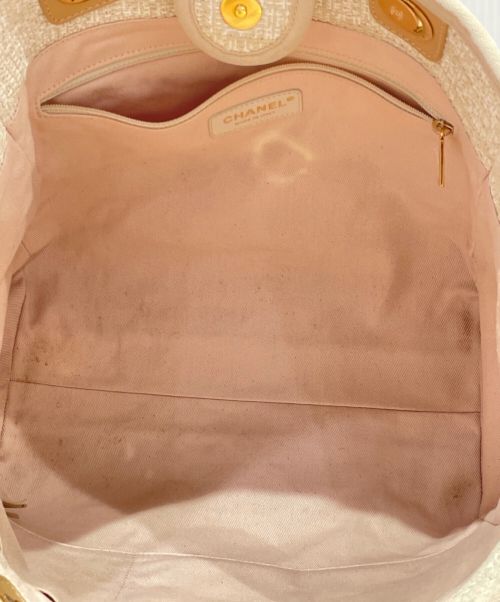 CHANEL（シャネル）CHANEL (シャネル) ドーヴィルチェーントートバッグ ベージュの古着・服飾アイテム