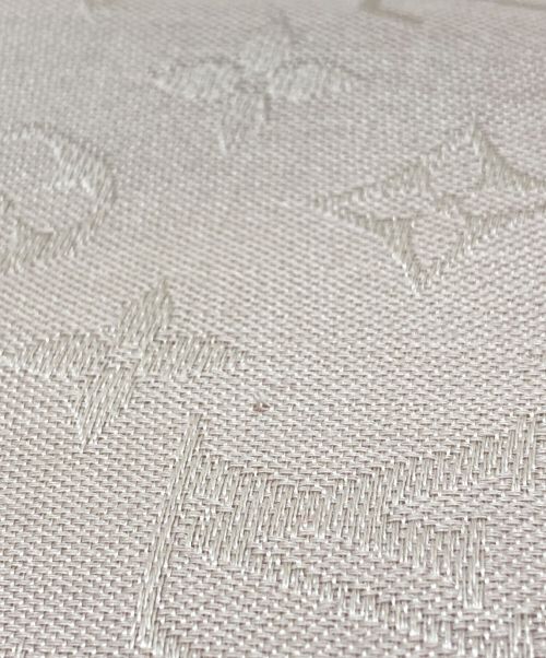 LOUIS VUITTON（ルイ ヴィトン）LOUIS VUITTON (ルイ ヴィトン) シルクウール大判ストール ライトグレーの古着・服飾アイテム
